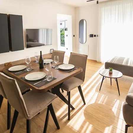 Apartment Life With Free Parking Pula