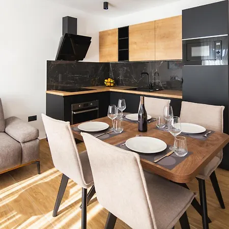 Life With Free Parking بولا