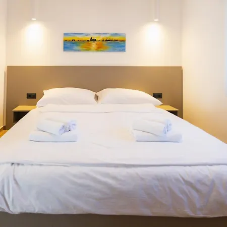 Life With Free Parking شقة *