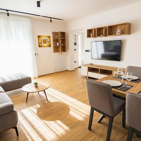 Life With Free Parking * بولا