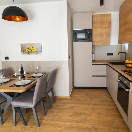 Life With Free Parking شقة *