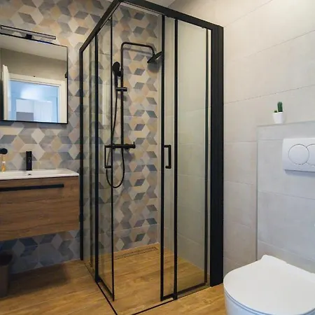 Life With Free Parking بولا