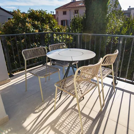 Life With Free Parking شقة *