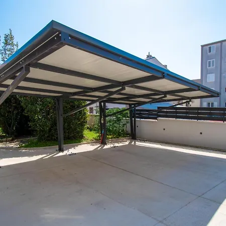 Apartment Life With Free Parking Pula