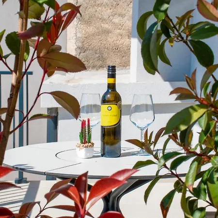 Life With Free Parking بولا