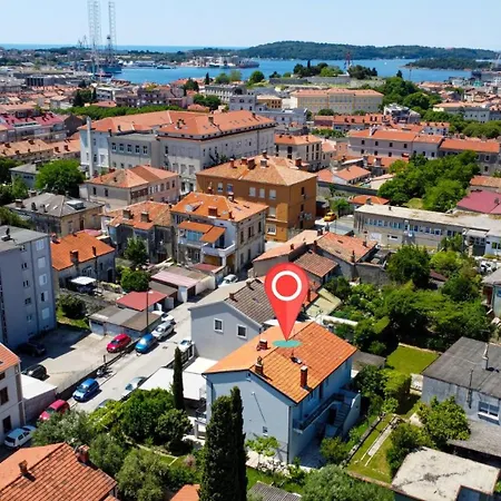 Life With Free Parking شقة